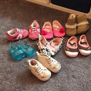 Baby shoes- lot of 7 pairs